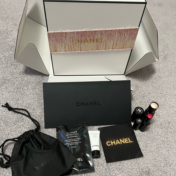 CHANEL Other - ✨Sale Today Only ✨Chanel Swipe and Glow set